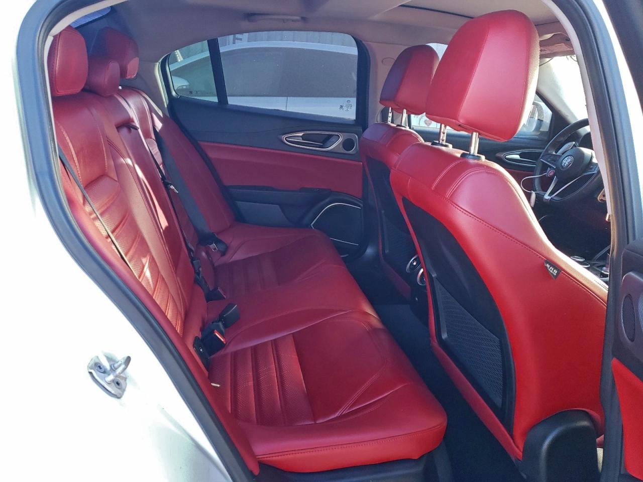 2018 ALFA ROMEO GIULIA TI photo 10