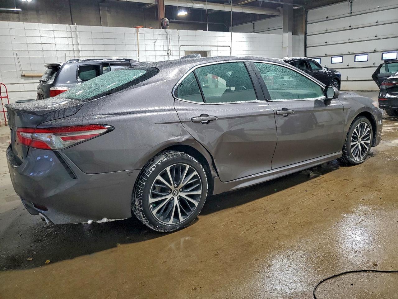 2019 TOYOTA CAMRY L photo 3