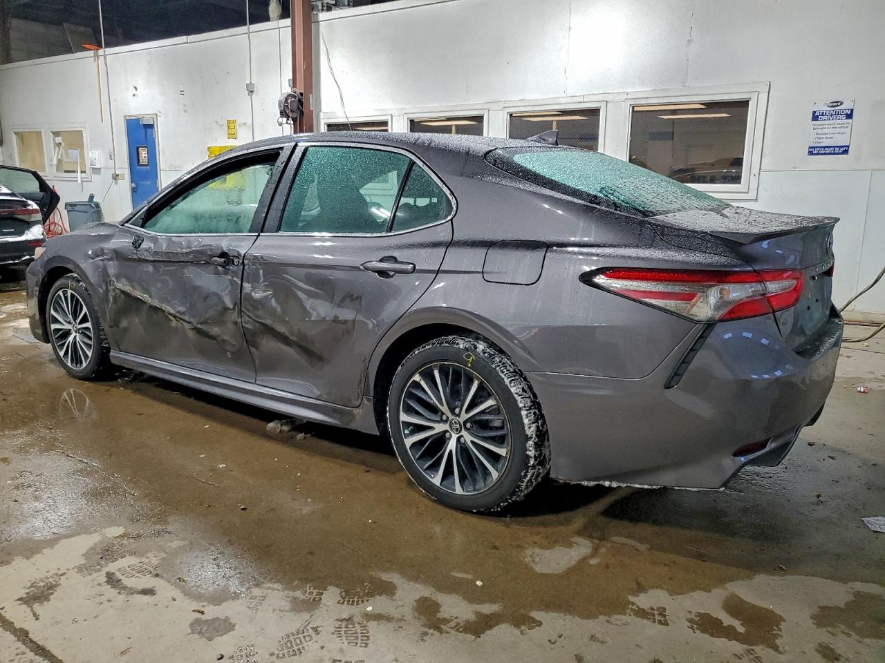 2019 TOYOTA CAMRY L photo 2
