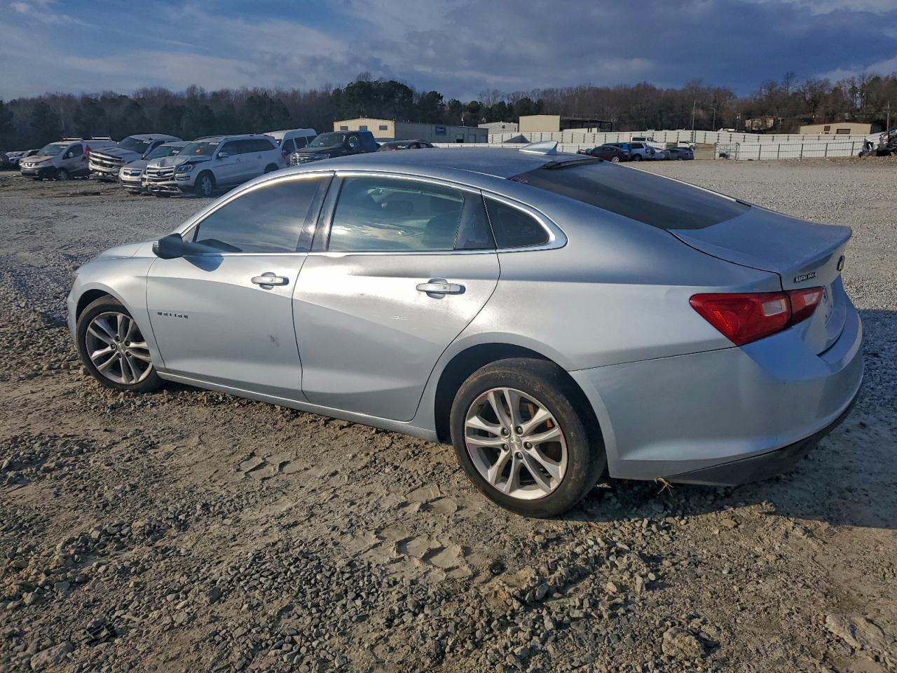 2018 CHEVROLET MALIBU LT photo 2