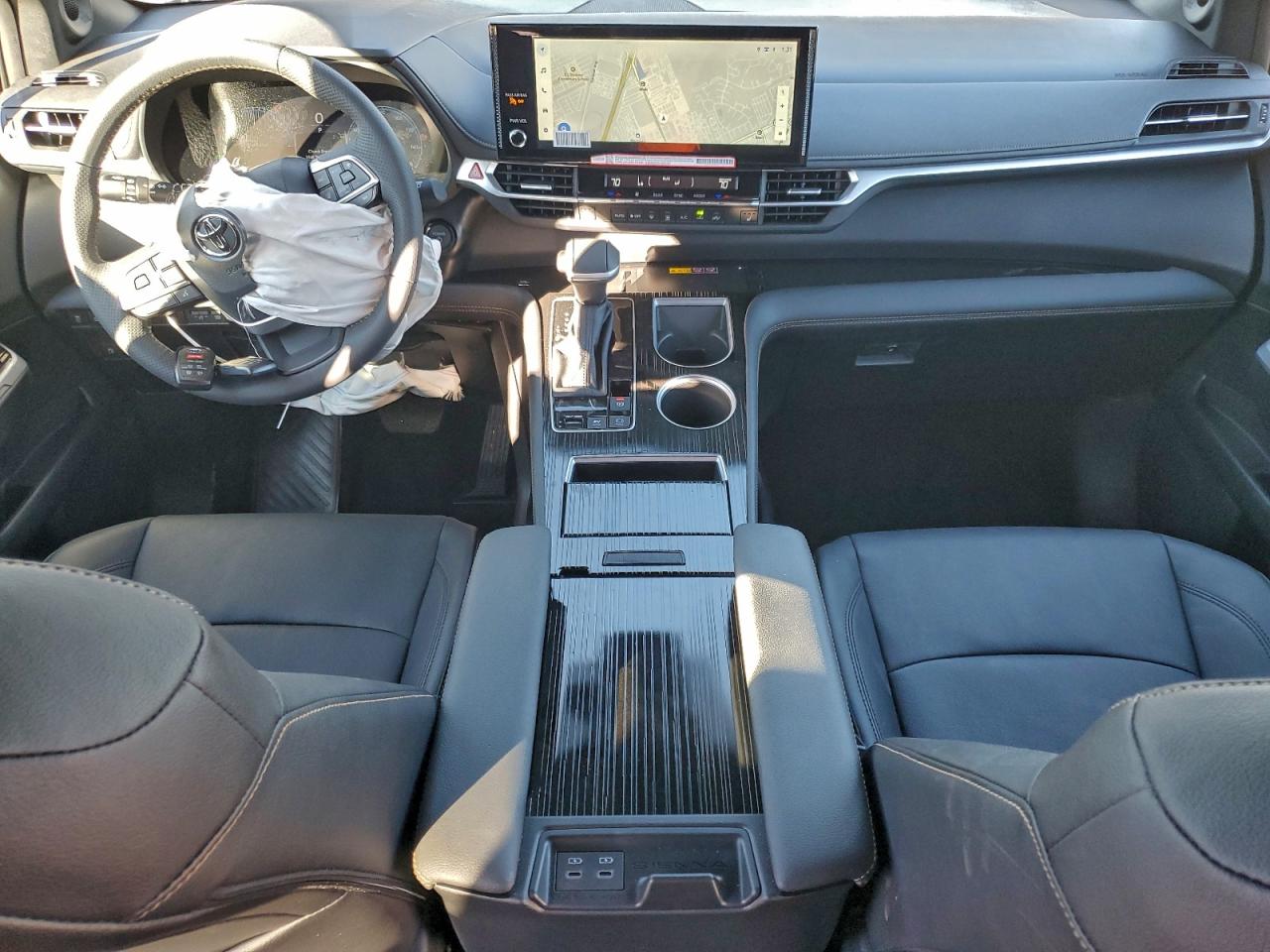 2025 TOYOTA SIENNA XSE photo 8