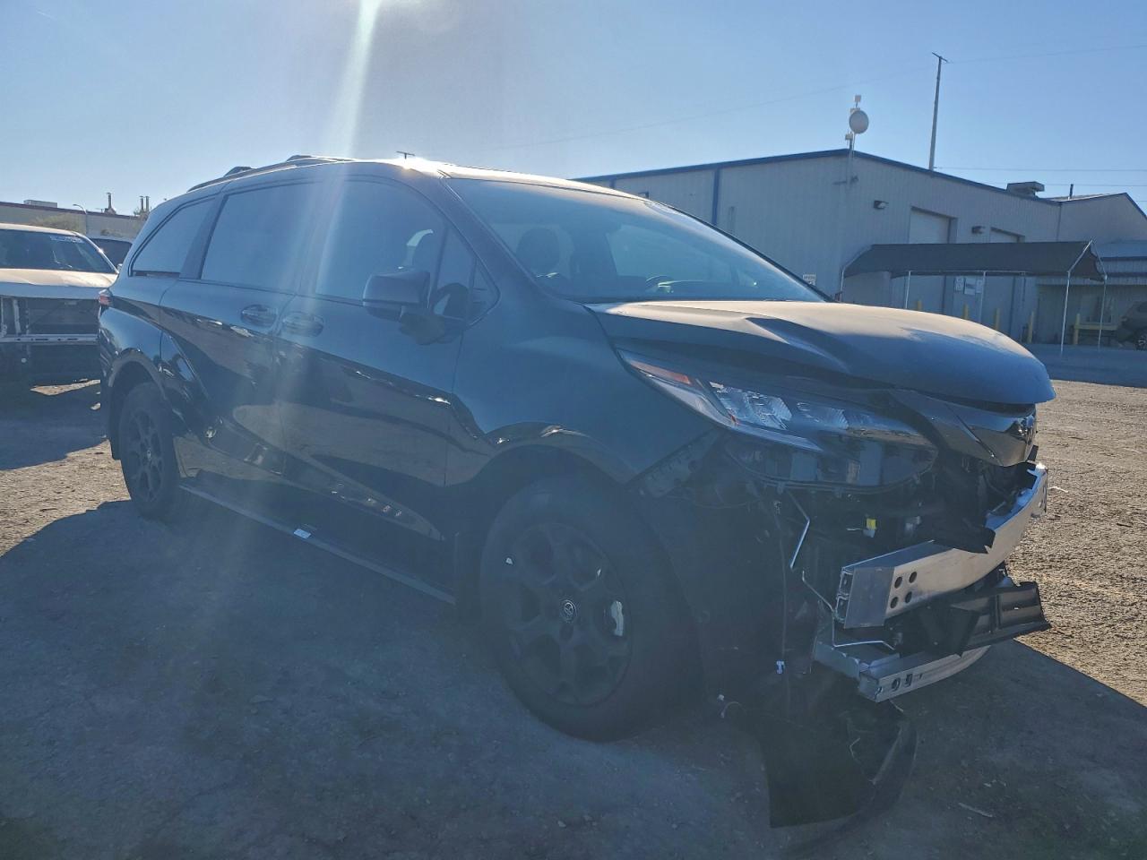 2025 TOYOTA SIENNA XSE photo 4