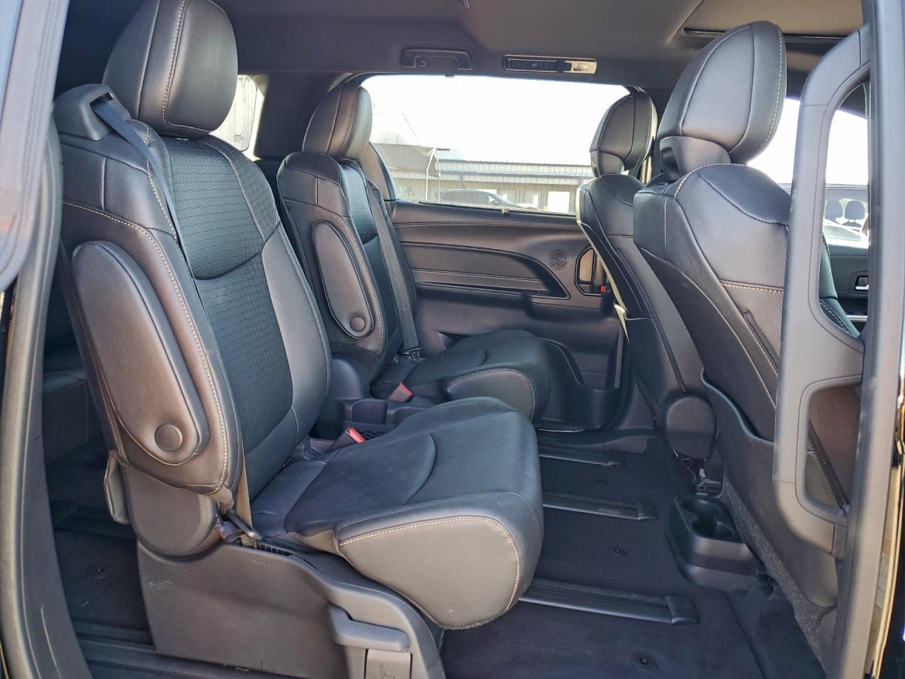 2025 TOYOTA SIENNA XSE photo 11