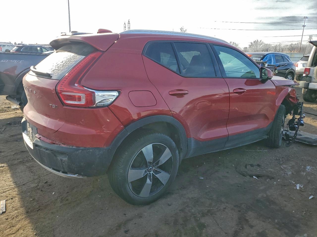 2019 VOLVO XC40 T5 MOMENTUM photo 3