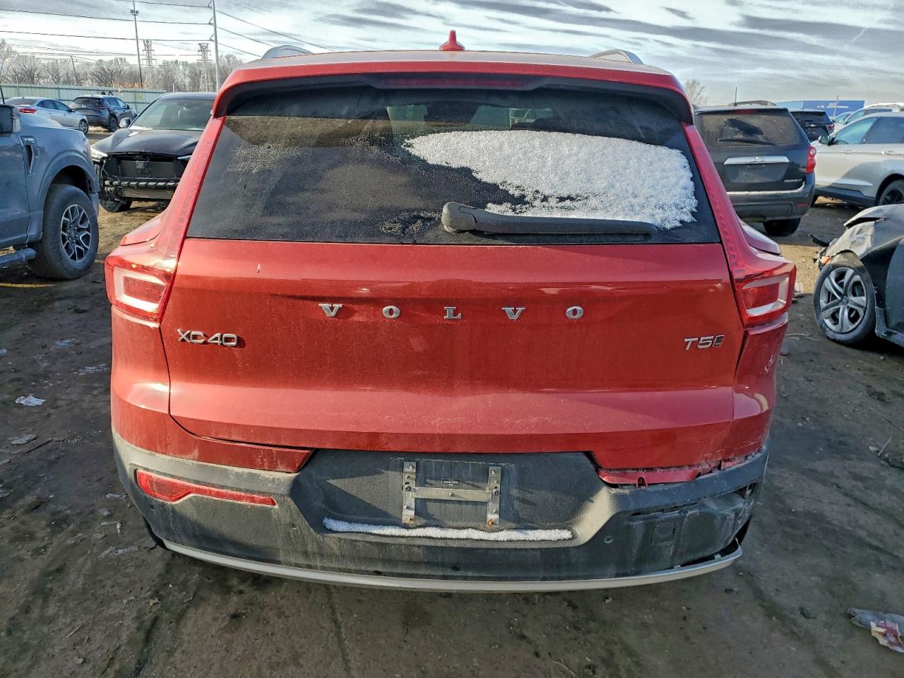 2019 VOLVO XC40 T5 MOMENTUM photo 6
