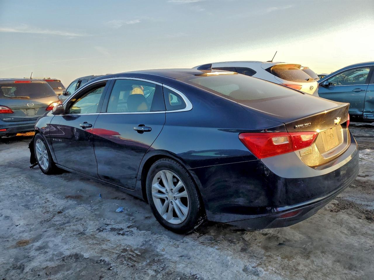 2016 CHEVROLET MALIBU LT photo 2