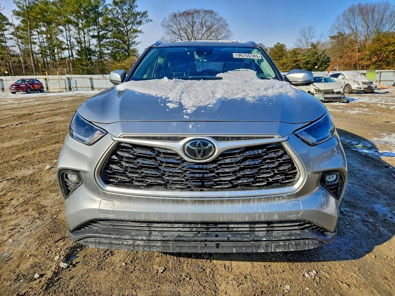 2021 TOYOTA HIGHLANDER XLE photo 5