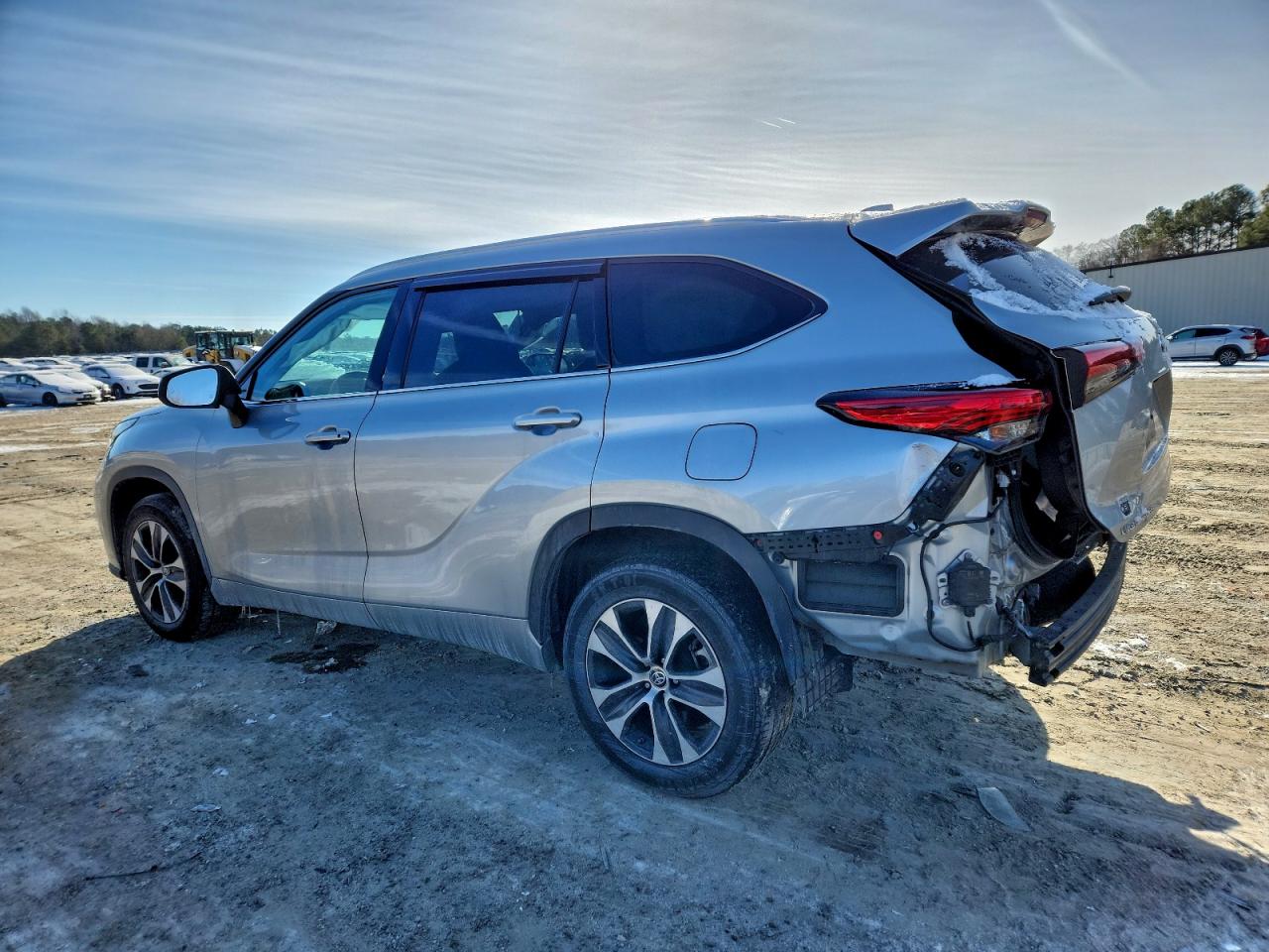 2021 TOYOTA HIGHLANDER XLE photo 2