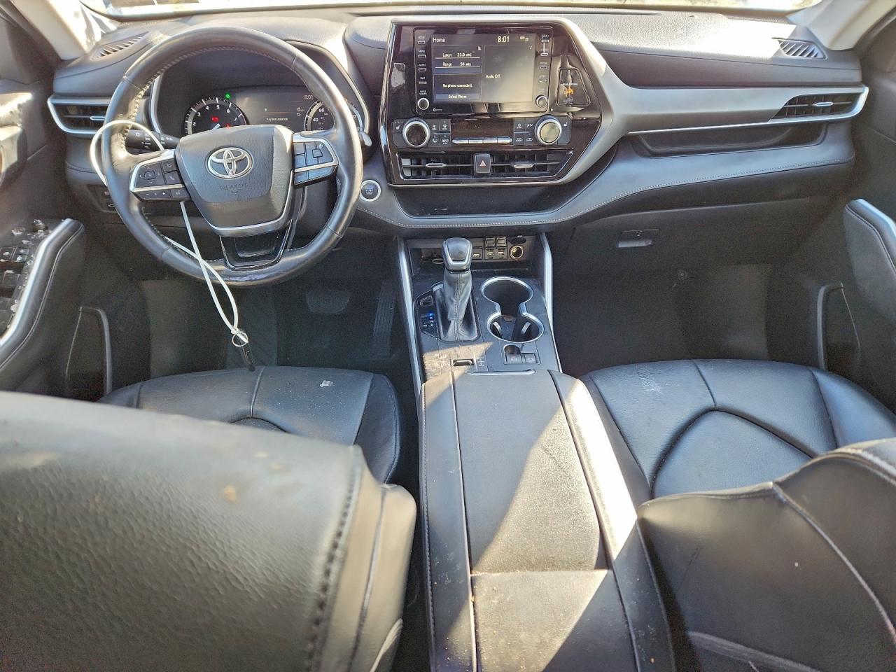 2021 TOYOTA HIGHLANDER XLE photo 8