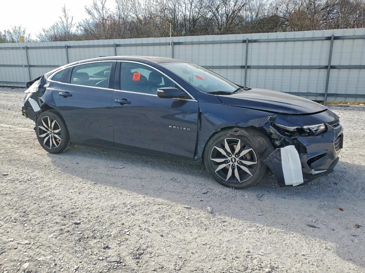 2017 CHEVROLET MALIBU LT photo 4
