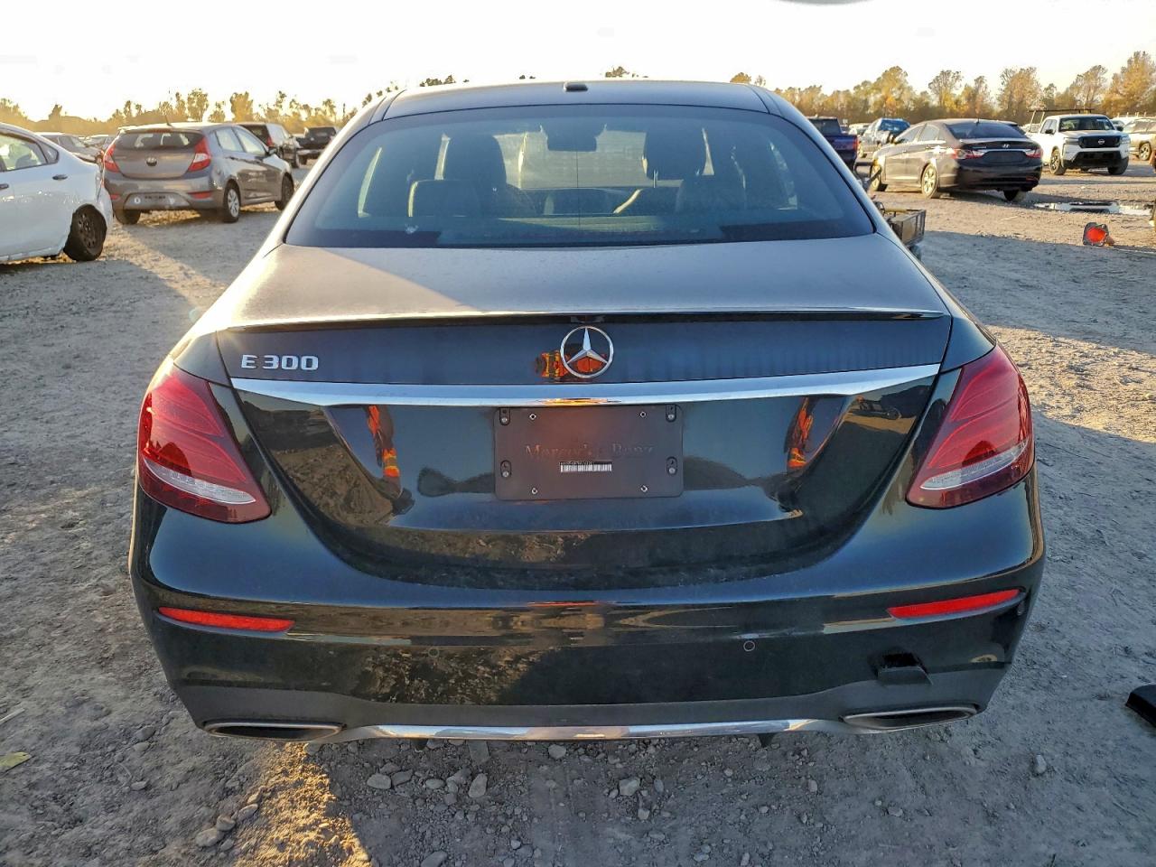 2017 MERCEDES-BENZ E 300 photo 6