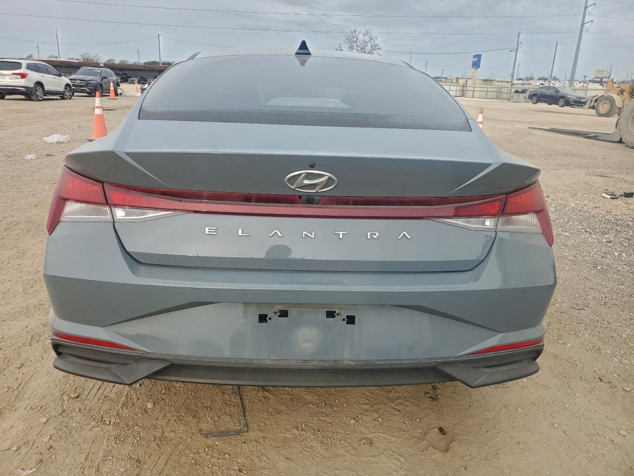 2021 HYUNDAI ELANTRA SEL photo 6