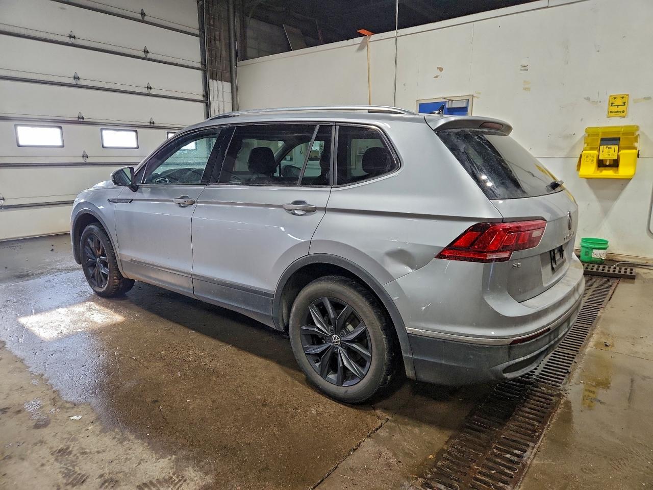 2024 VOLKSWAGEN TIGUAN SE photo 2