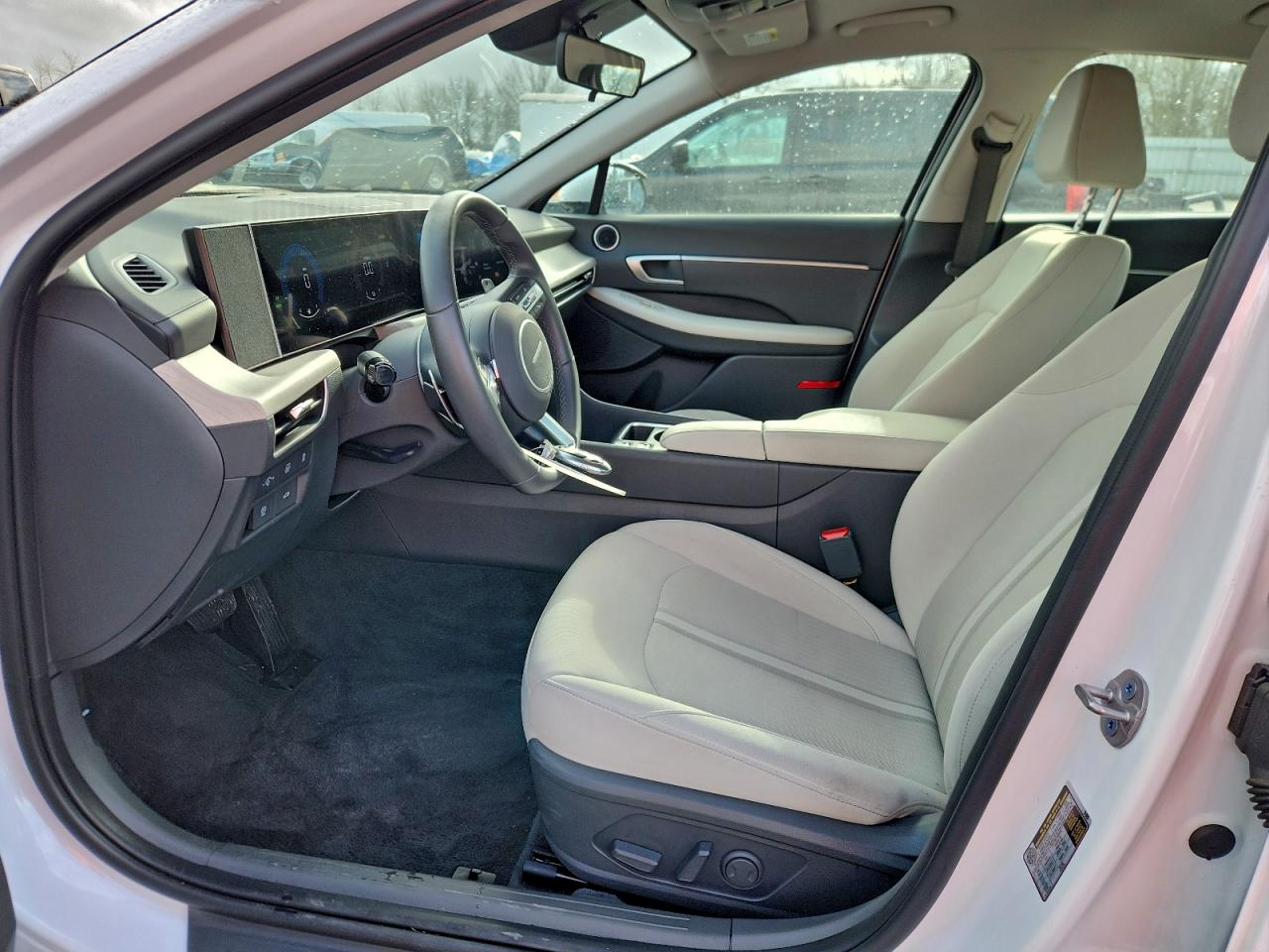 2025 HYUNDAI SONATA HYBRID photo 13