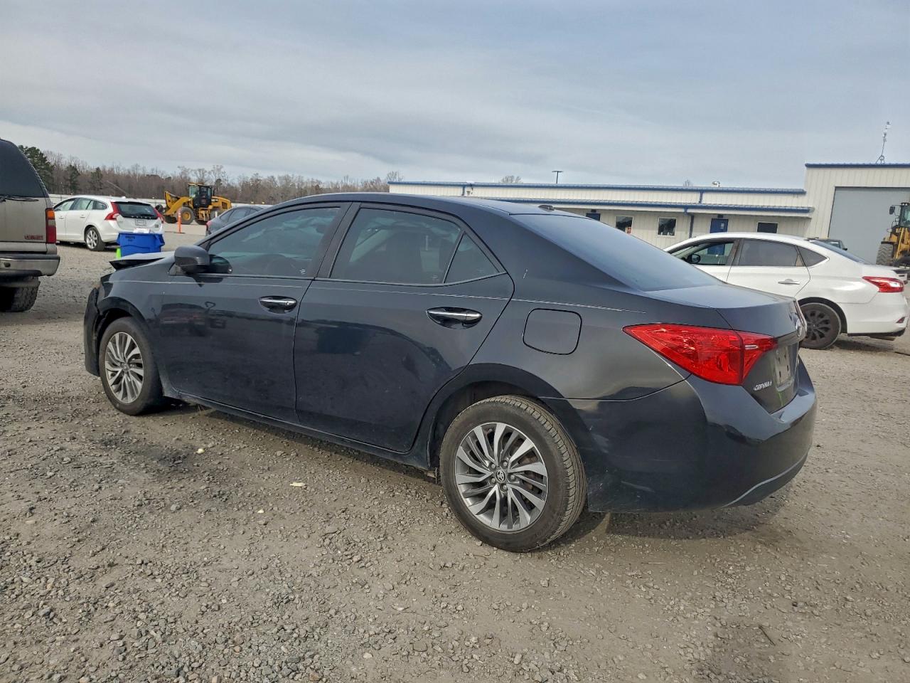 2017 TOYOTA COROLLA L photo 3