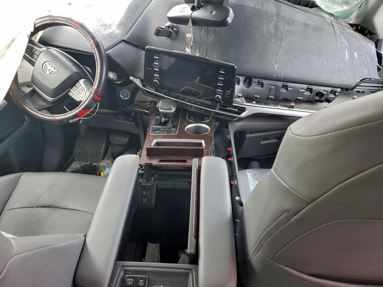 2021 TOYOTA SIENNA XLE photo 8