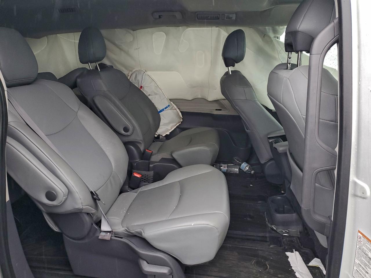 2021 TOYOTA SIENNA XLE photo 11