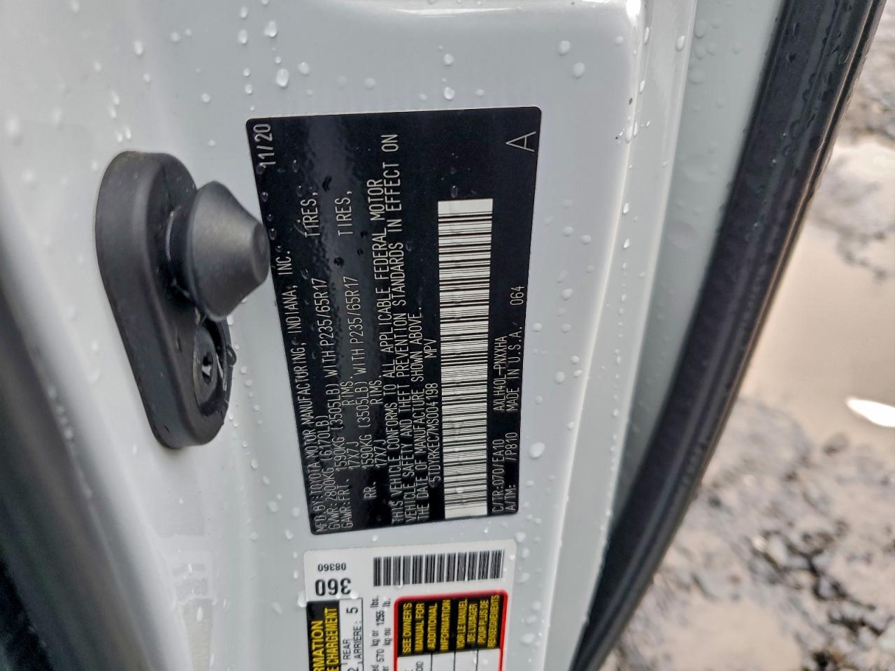 2021 TOYOTA SIENNA XLE photo 13