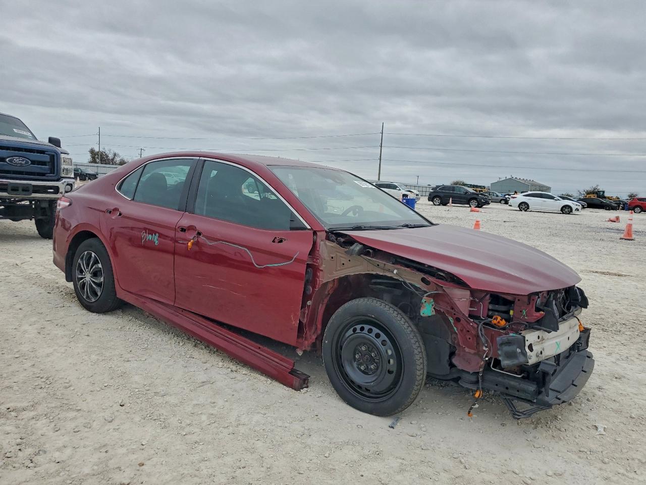 2019 TOYOTA CAMRY LE photo 10