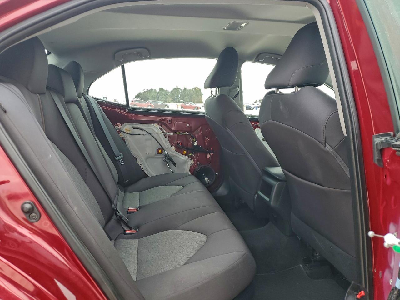 2019 TOYOTA CAMRY LE photo 28