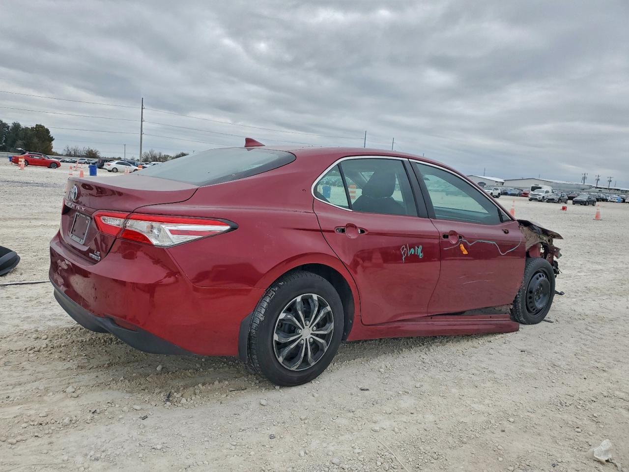 2019 TOYOTA CAMRY LE photo 7