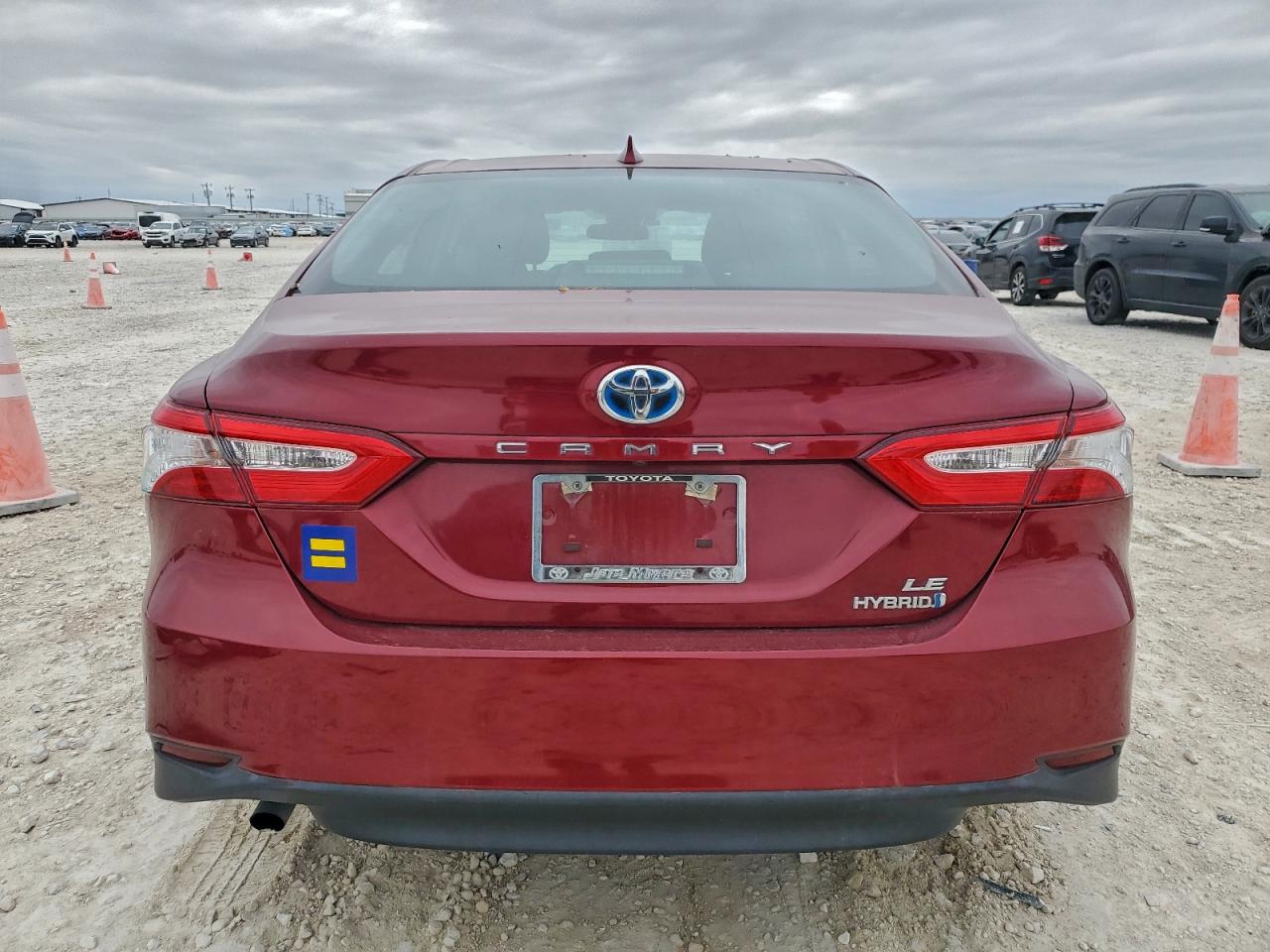 2019 TOYOTA CAMRY LE photo 16