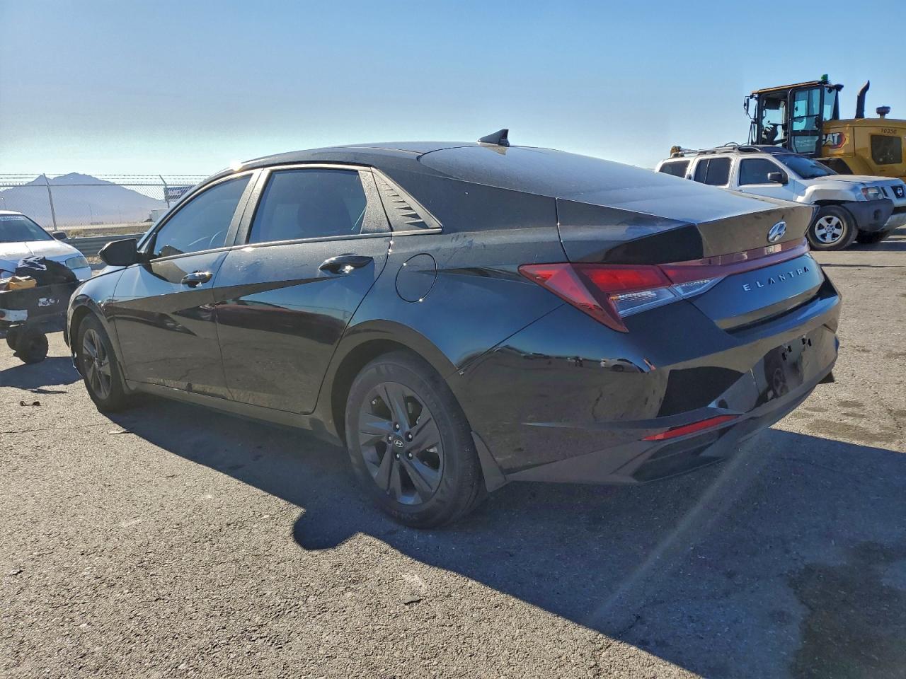 2023 HYUNDAI ELANTRA SEL photo 2