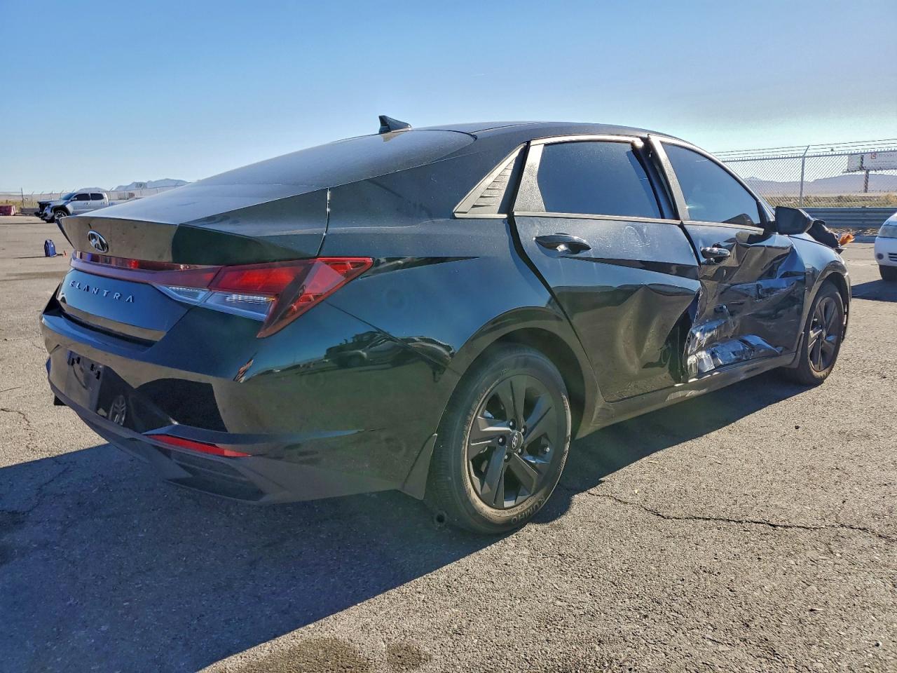 2023 HYUNDAI ELANTRA SEL photo 3