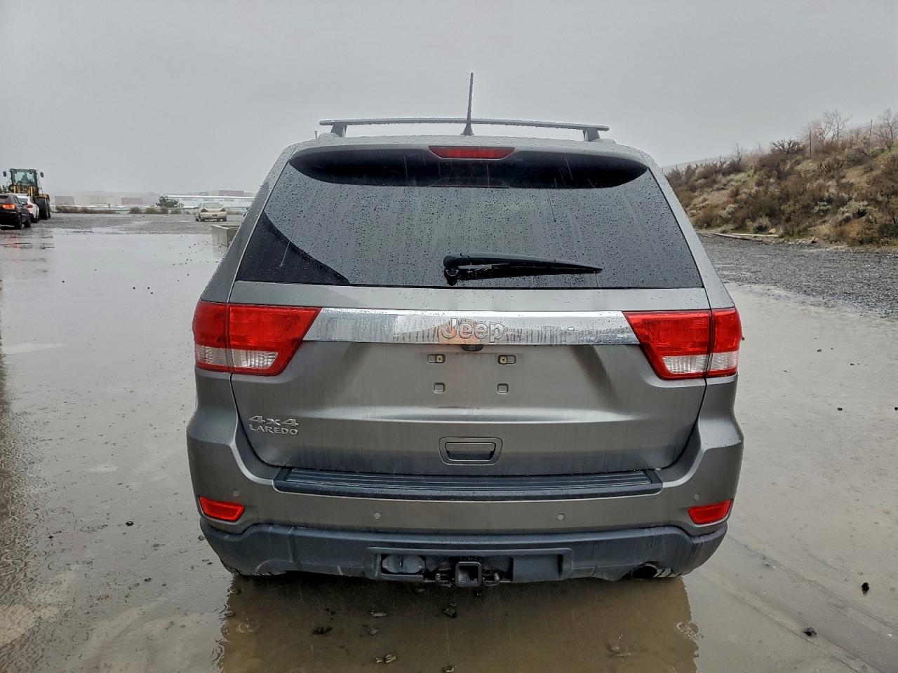 2011 JEEP GRAND CHEROKEE LAREDO photo 6