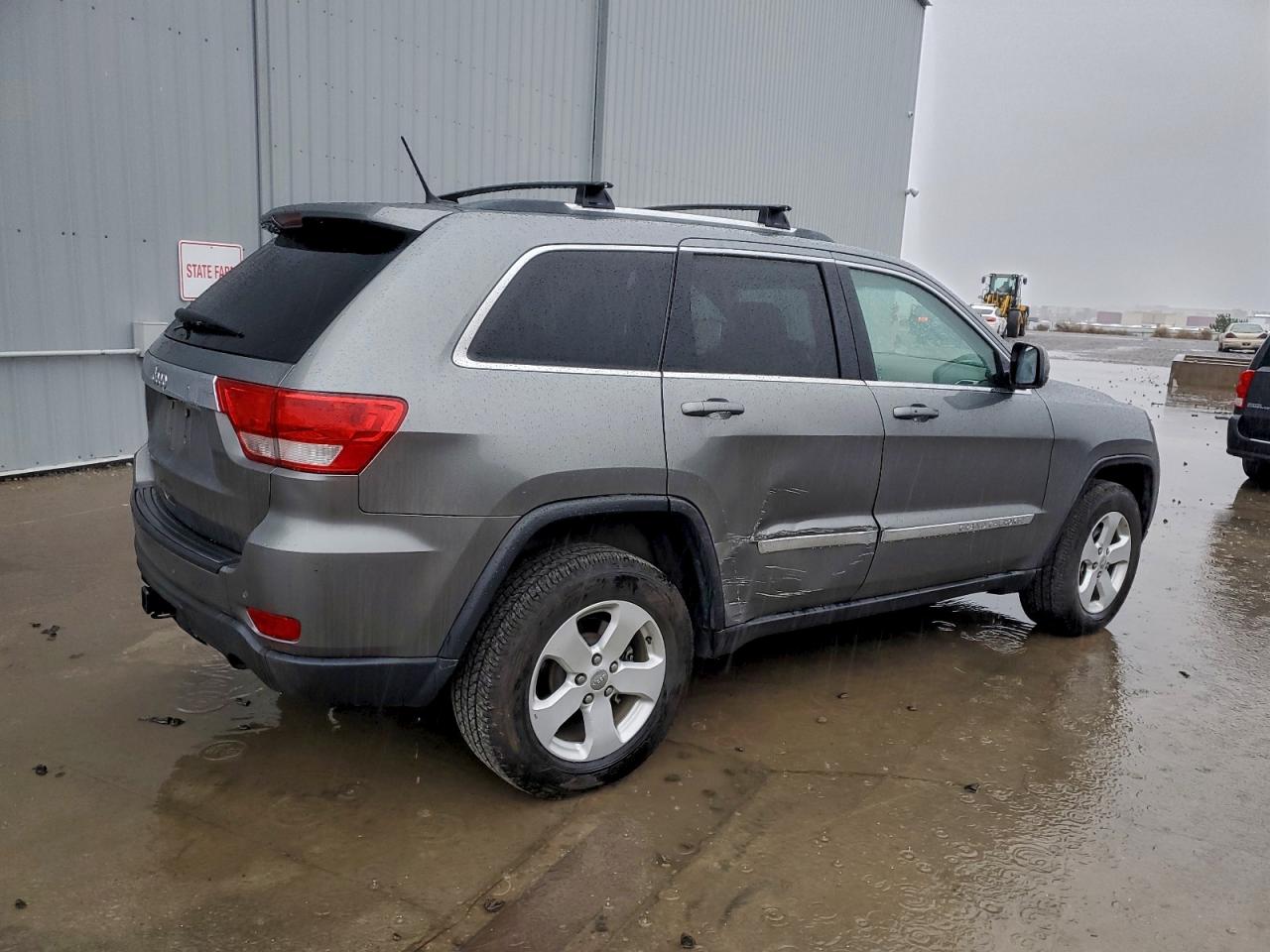 2011 JEEP GRAND CHEROKEE LAREDO photo 3