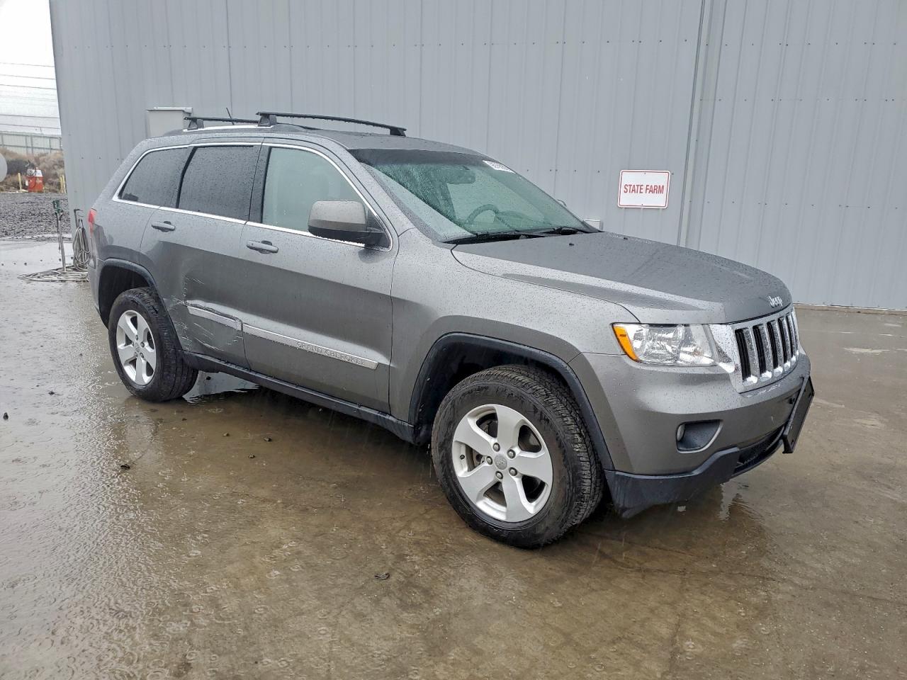2011 JEEP GRAND CHEROKEE LAREDO photo 4