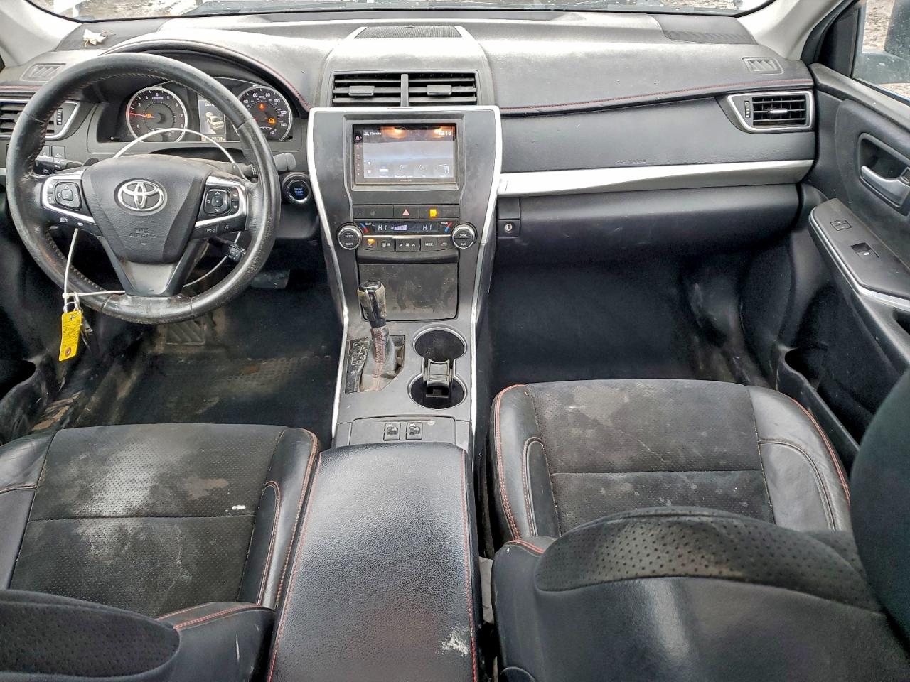 2016 TOYOTA CAMRY LE photo 8