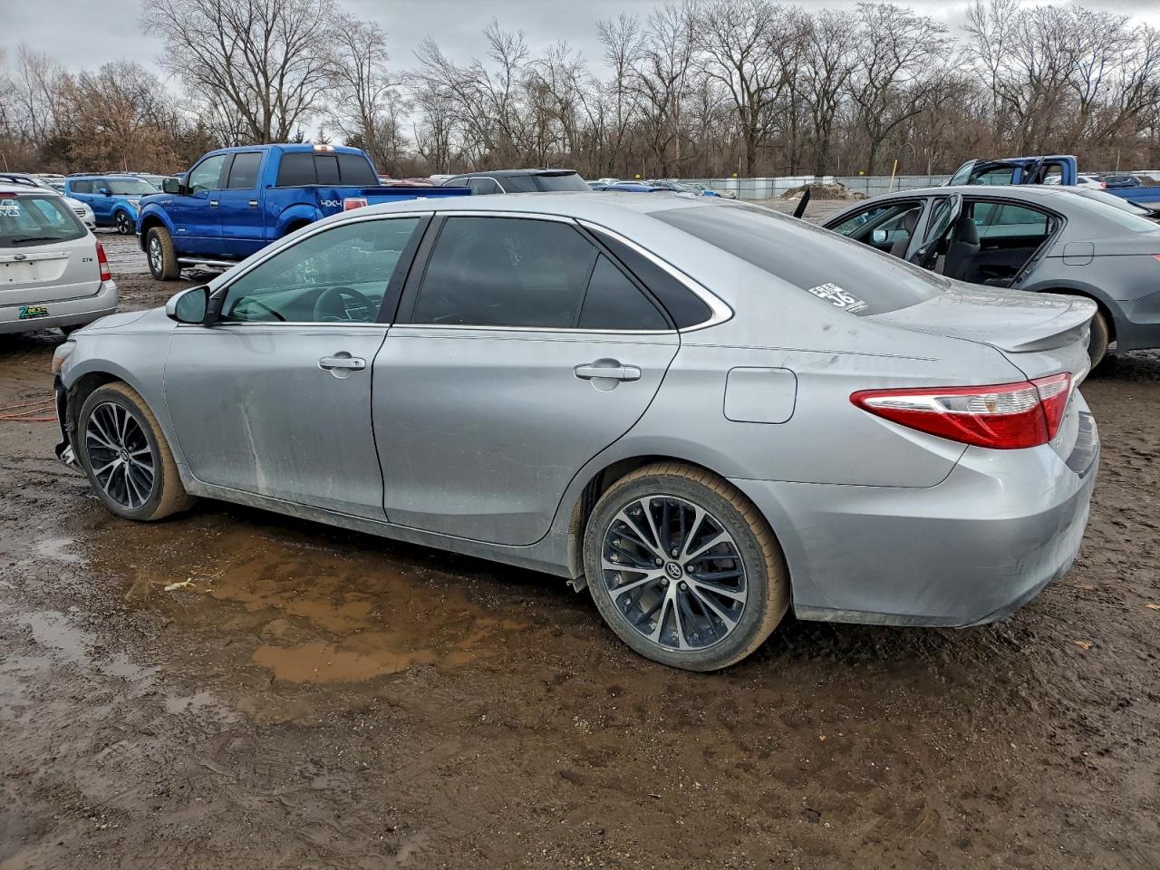 2016 TOYOTA CAMRY LE photo 2