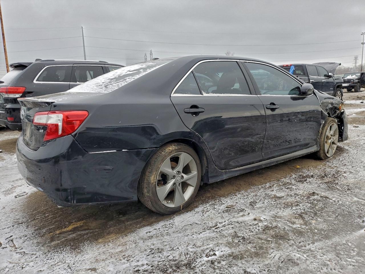 2012 TOYOTA CAMRY SE photo 5