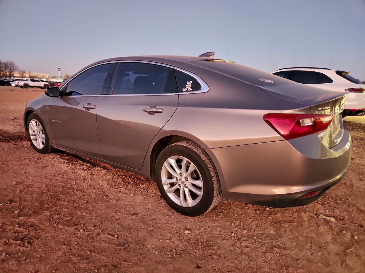 2018 CHEVROLET MALIBU LT photo 2