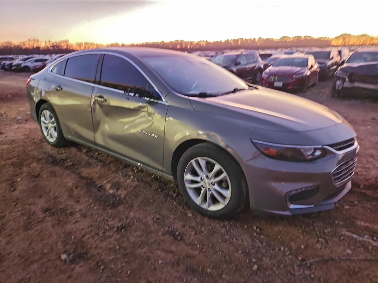 2018 CHEVROLET MALIBU LT photo 4
