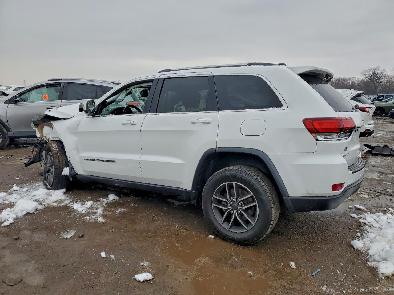 2020 JEEP GRAND CHEROKEE LAREDO photo 3
