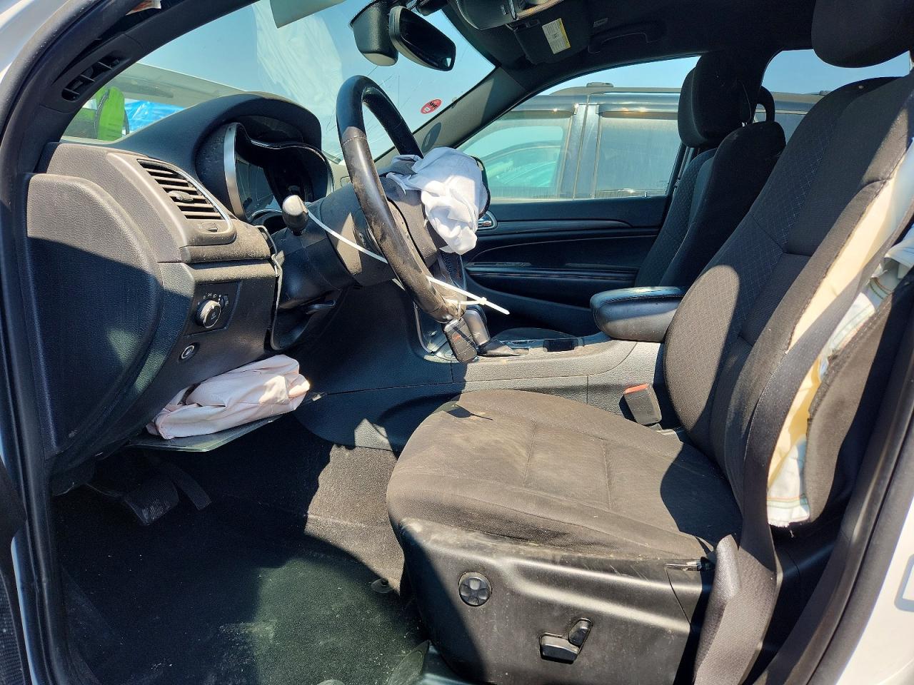 2020 JEEP GRAND CHEROKEE LAREDO photo 14