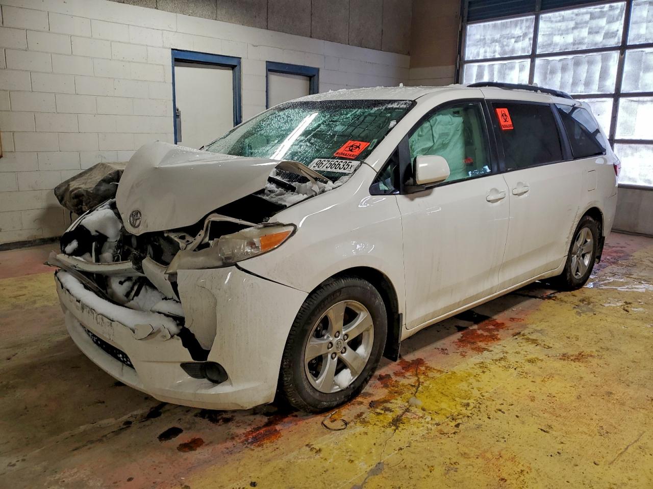 2016 TOYOTA SIENNA