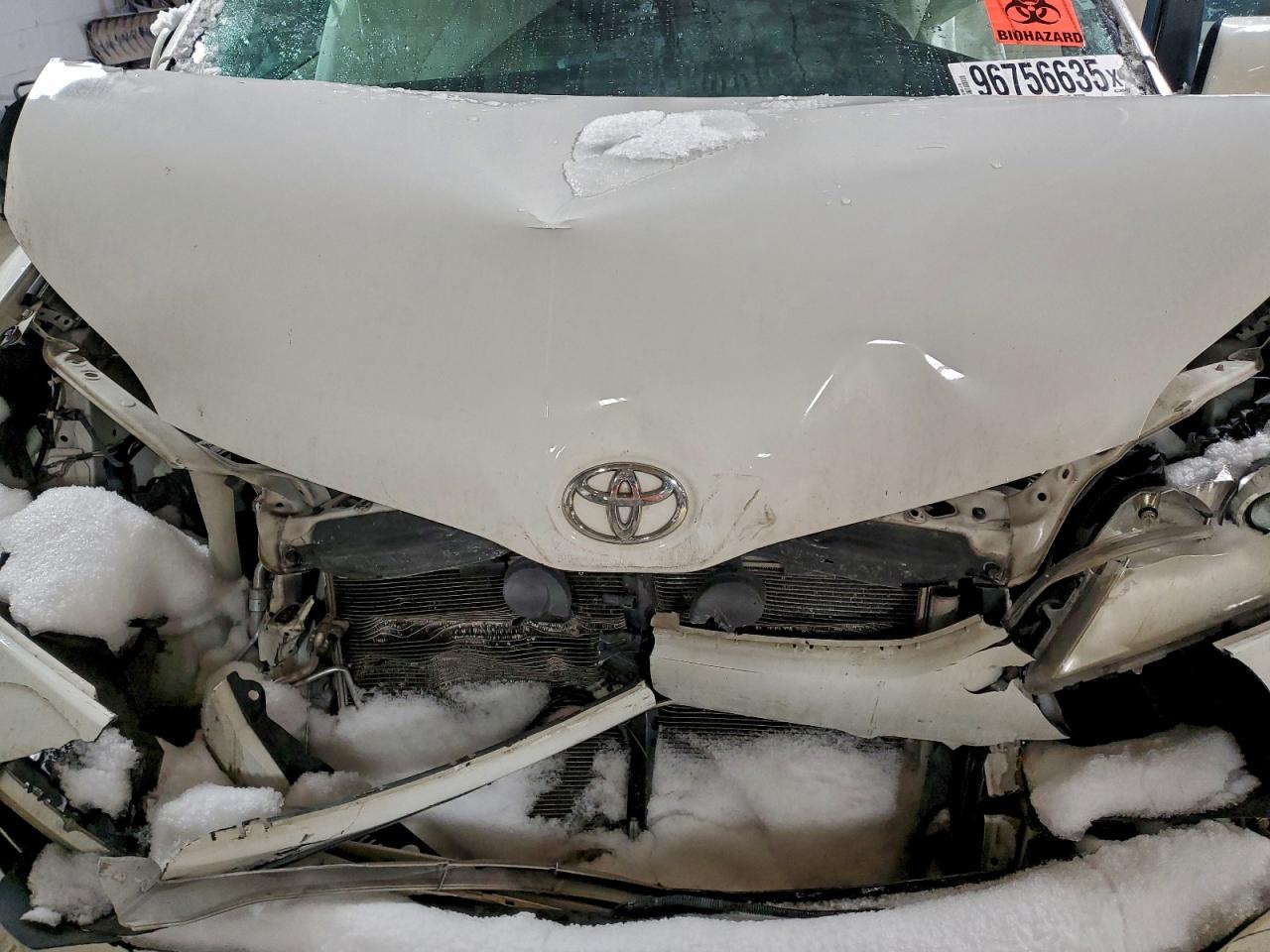 2016 TOYOTA SIENNA LE photo 12