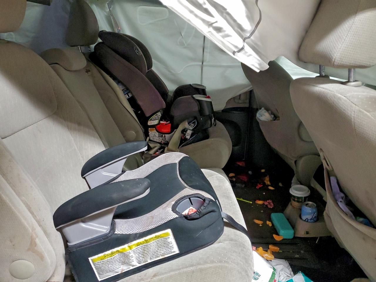 2016 TOYOTA SIENNA LE photo 11