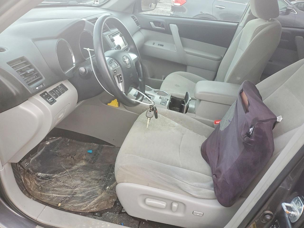 2013 TOYOTA HIGHLANDER BASE photo 7