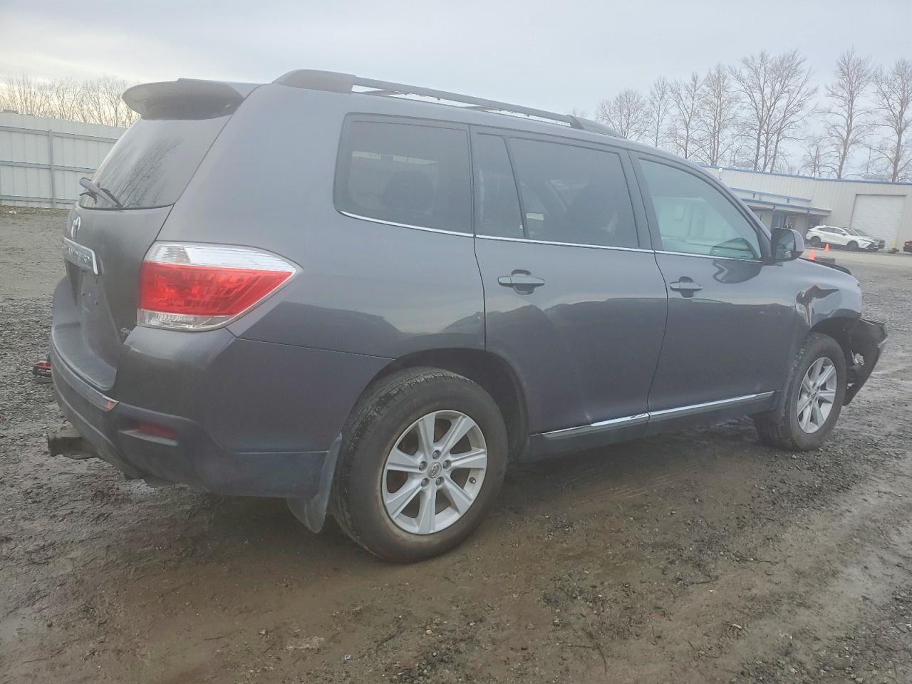 2013 TOYOTA HIGHLANDER BASE photo 3