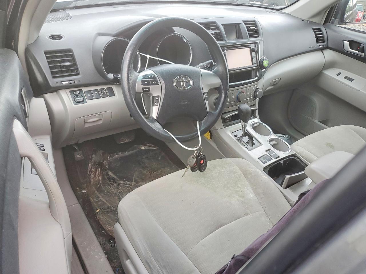 2013 TOYOTA HIGHLANDER BASE photo 8