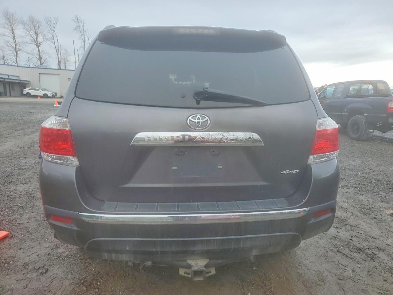 2013 TOYOTA HIGHLANDER BASE photo 6