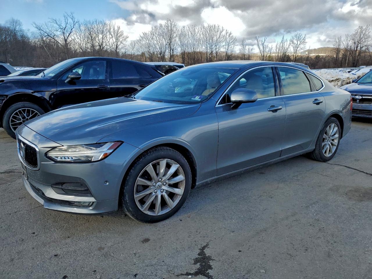 2017 VOLVO S90