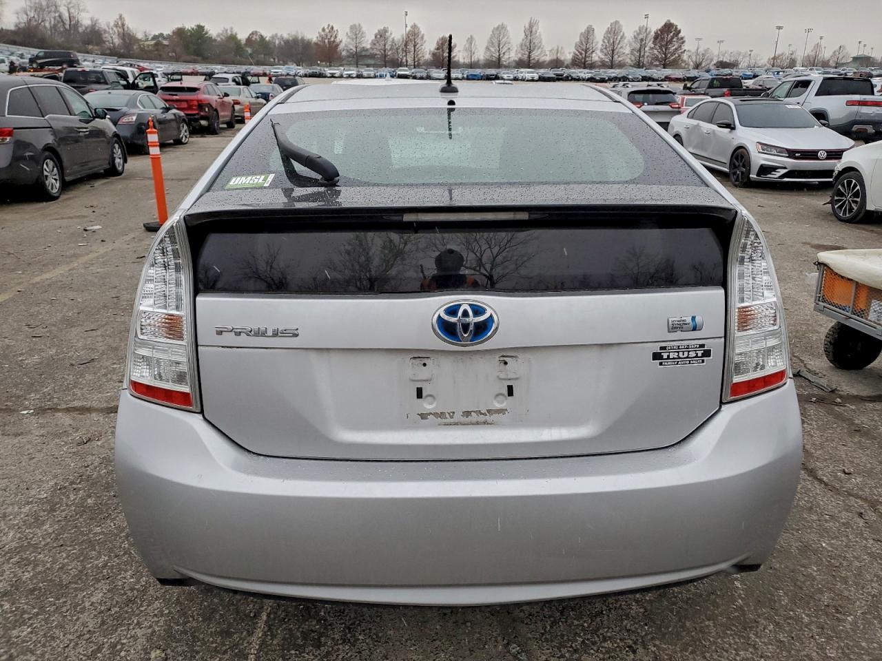 2010 TOYOTA PRIUS photo 6