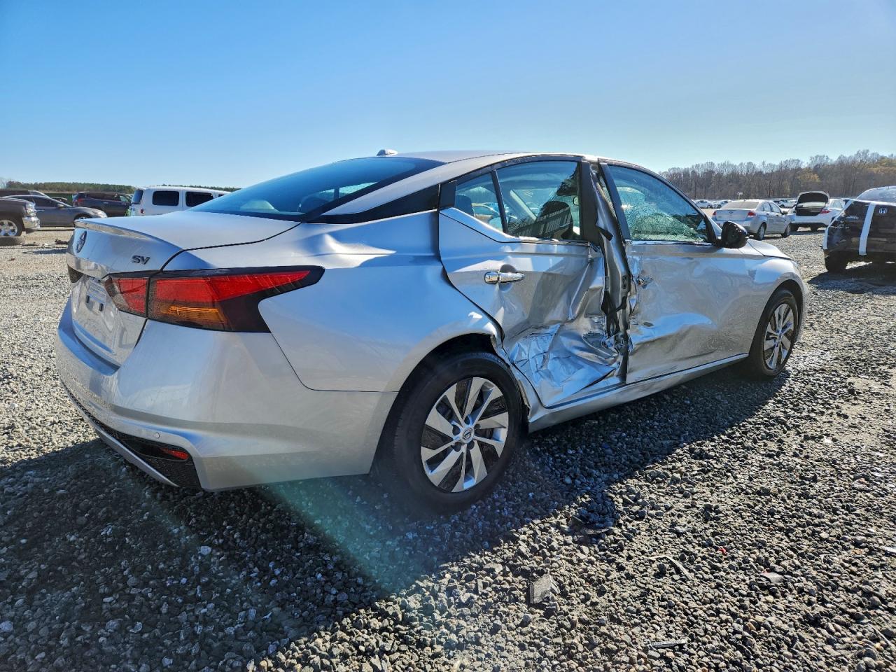 2024 NISSAN ALTIMA SV photo 3