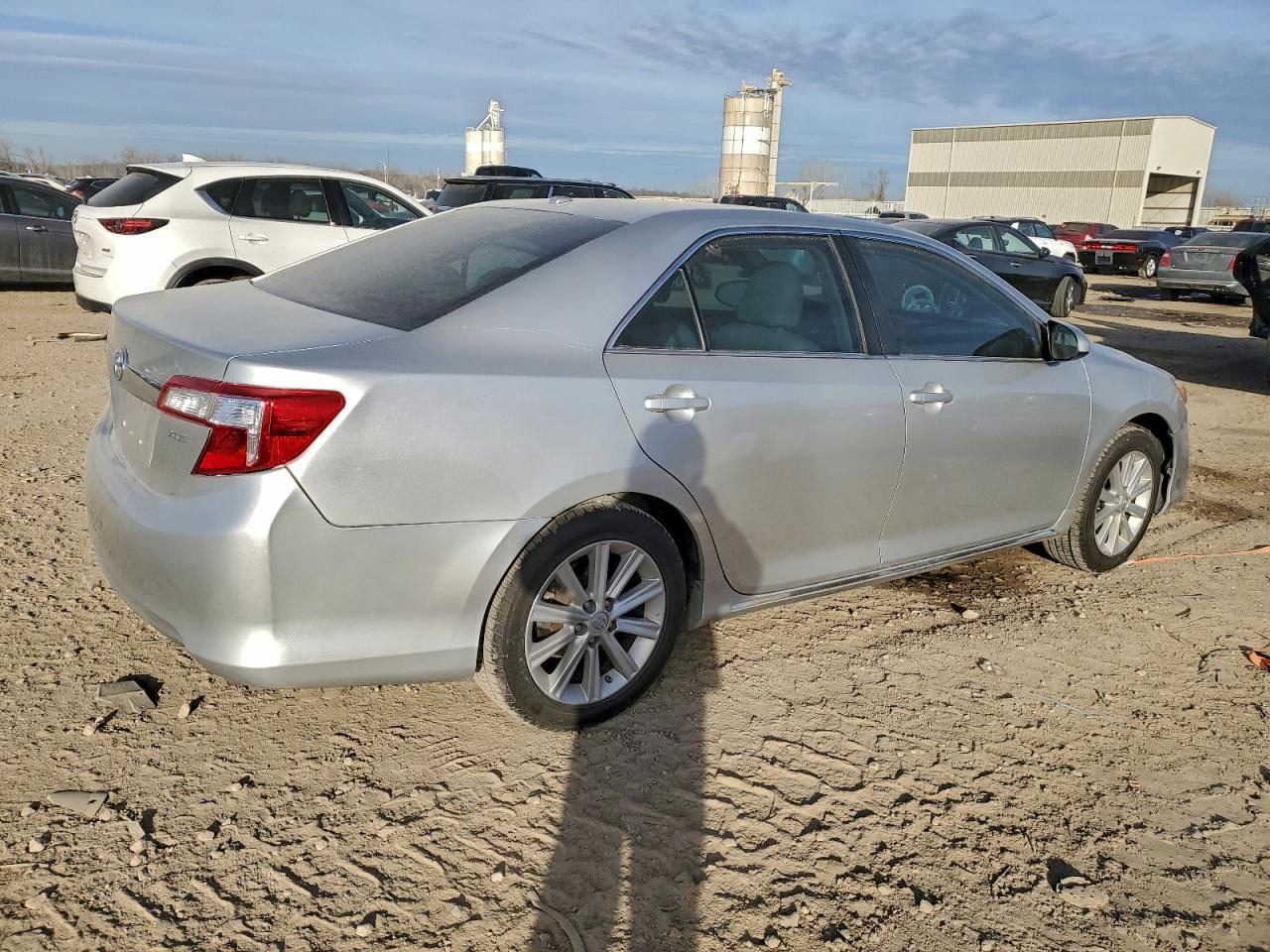 2014 TOYOTA CAMRY L photo 3