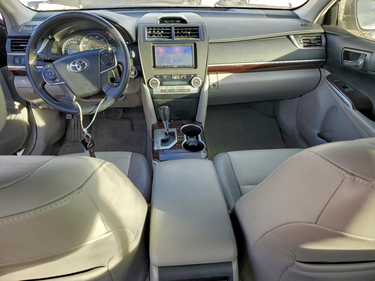 2014 TOYOTA CAMRY L photo 8